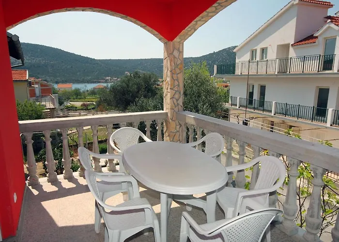 Appartement With A Parking Space Vinisce, Trogir - 4886 *