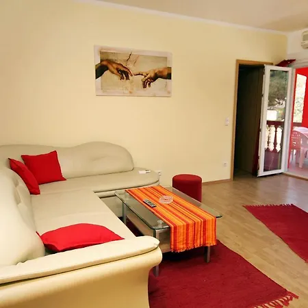 Апартаменти With A Parking Space Vinisce, Trogir - 4886 *