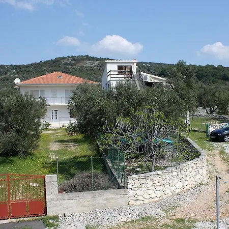 With A Parking Space Vinisce, Trogir - 4886 Apartment Vinisce