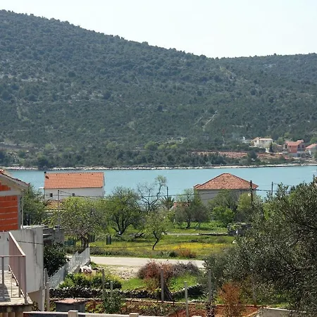 Apartment With A Parking Space Vinisce, Trogir - 4886