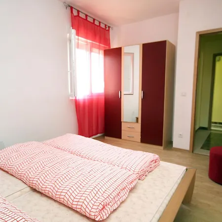 Apartment With A Parking Space Vinisce, Trogir - 4886