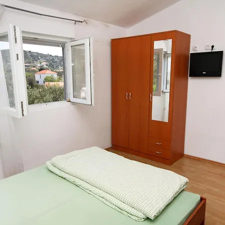 Apartment With A Parking Space Vinisce, Trogir - 4886